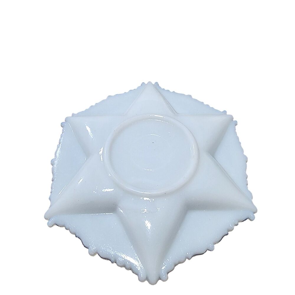 Vintage Milk Glass Star Dish Trinket Jewelry Candy Bowl Scalloped Edge - Picture 2 of 3